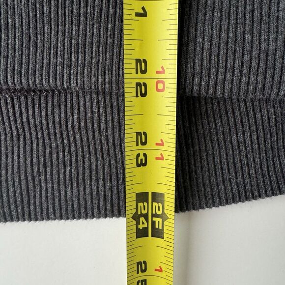 Hollister Women’s Long Sleeve Gray Crewneck Sweater Open Back Pullover Size XS - Picture 5 of 14